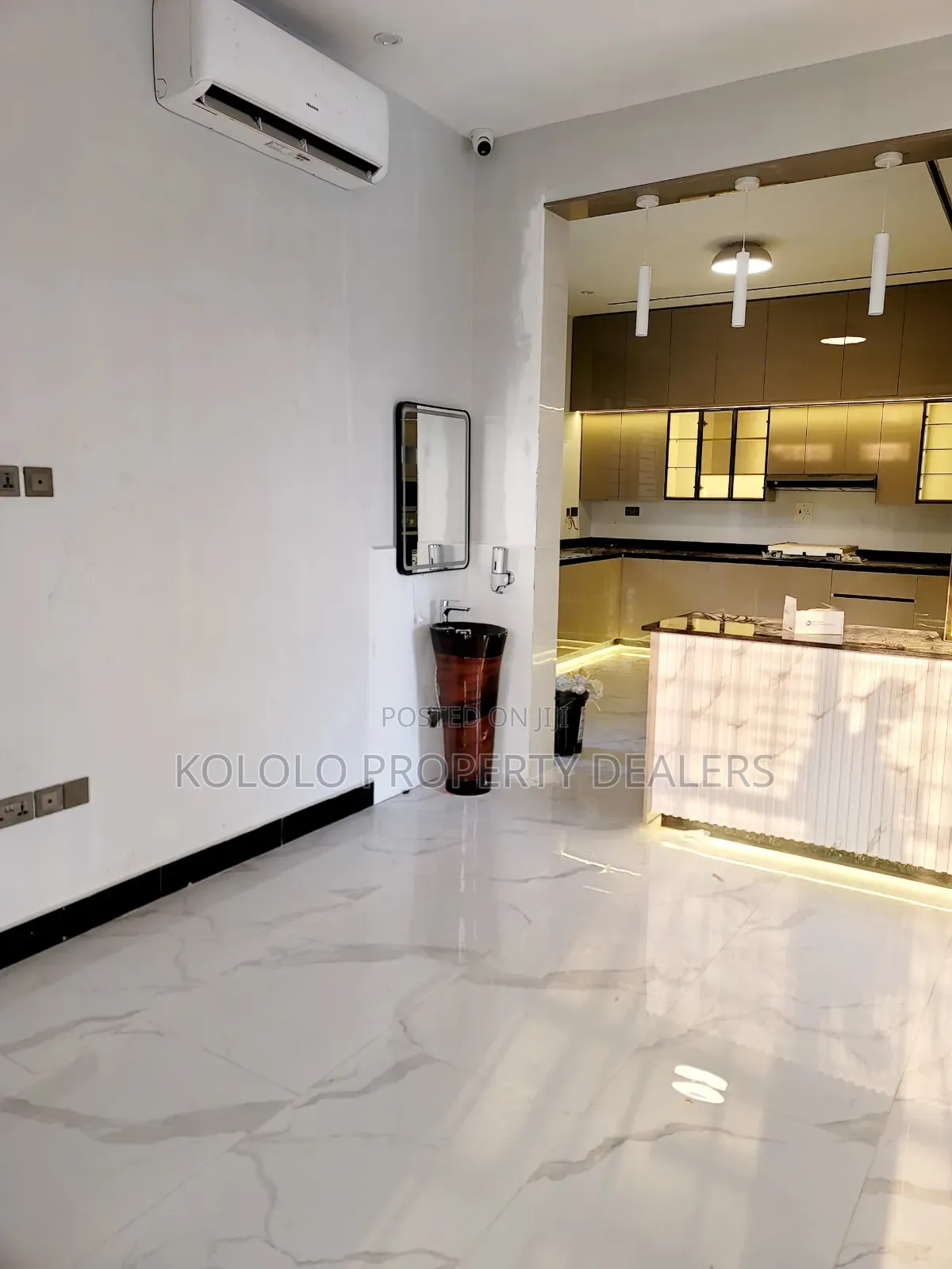 6bdrm Duplex in Akright, Central Division for sale