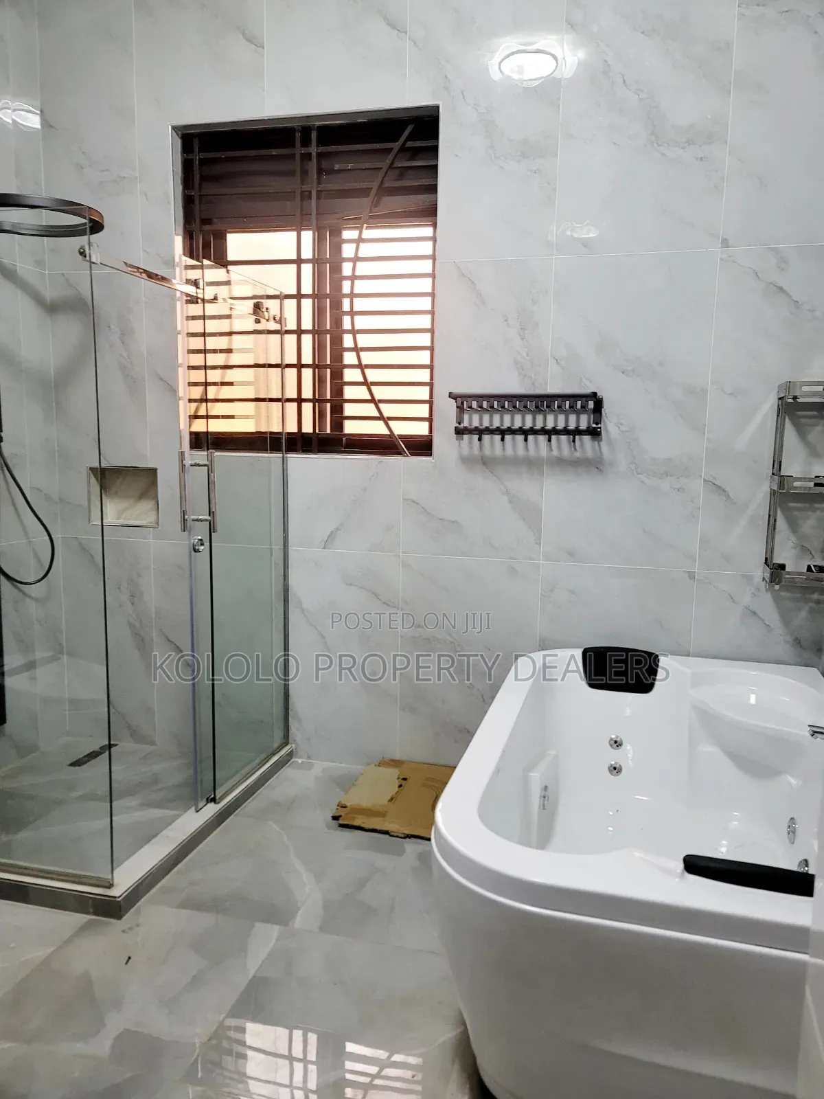 6bdrm Duplex in Akright, Central Division for sale