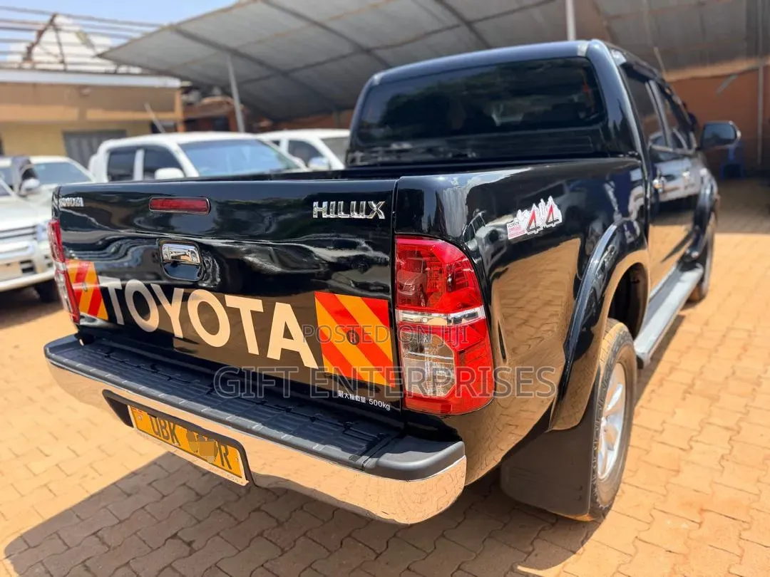 Toyota Hilux 2008 Black
