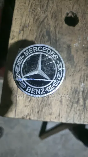 Mercedes-Benz Black Centre Caps With Logo