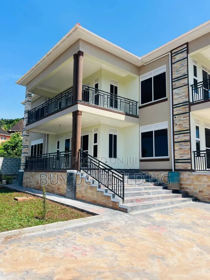 6bdrm Mansion in Bwebajja Entebe Road, Division A for sale