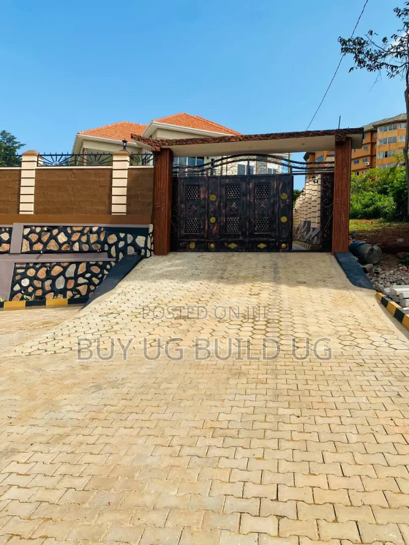 6bdrm Mansion in Bwebajja Entebe Road, Division A for sale