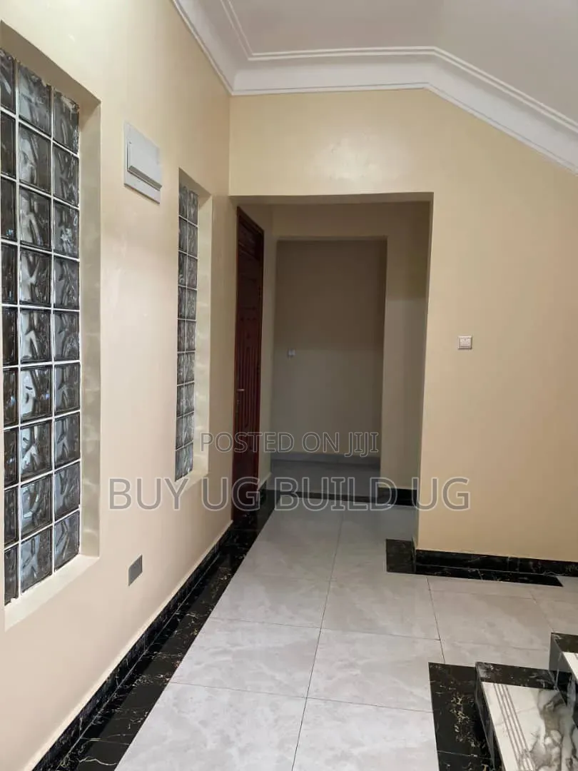 6bdrm Mansion in Bwebajja Entebe Road, Division A for sale