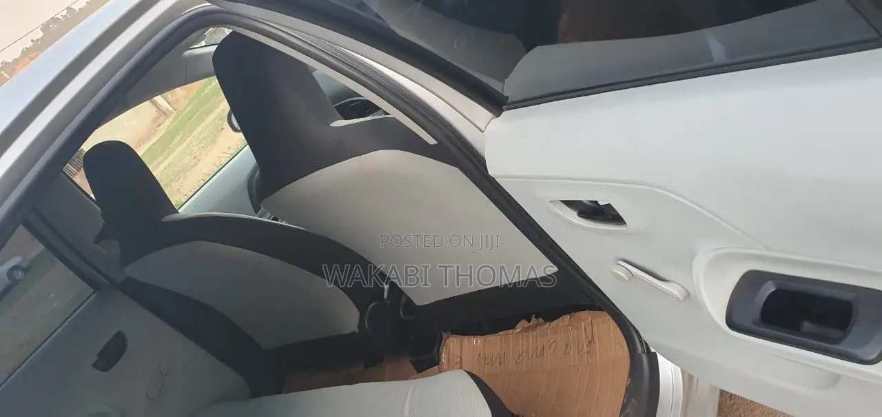 Toyota Aqua 2012 Silver