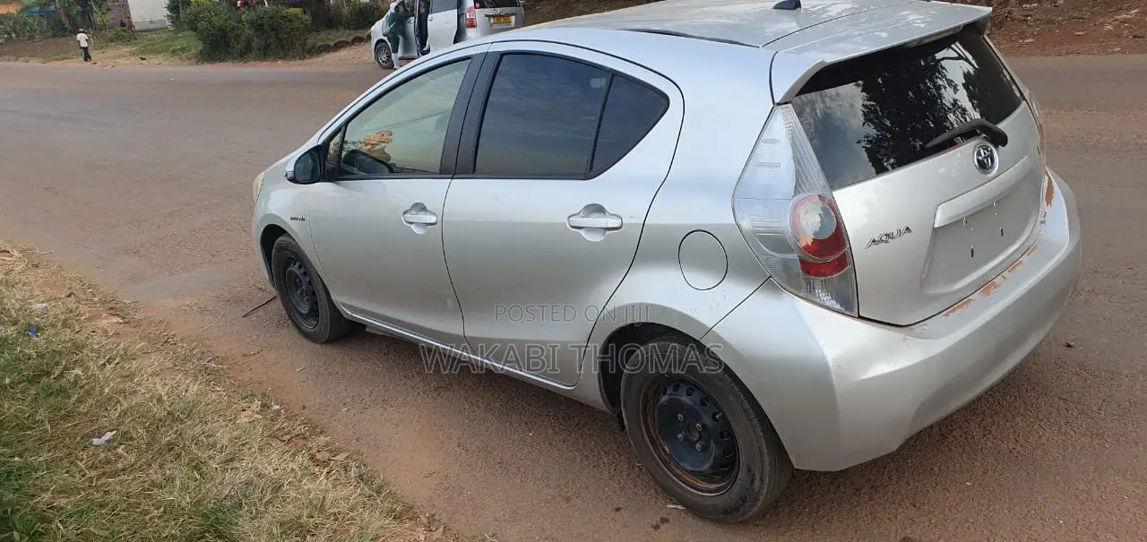 Toyota Aqua 2012 Silver