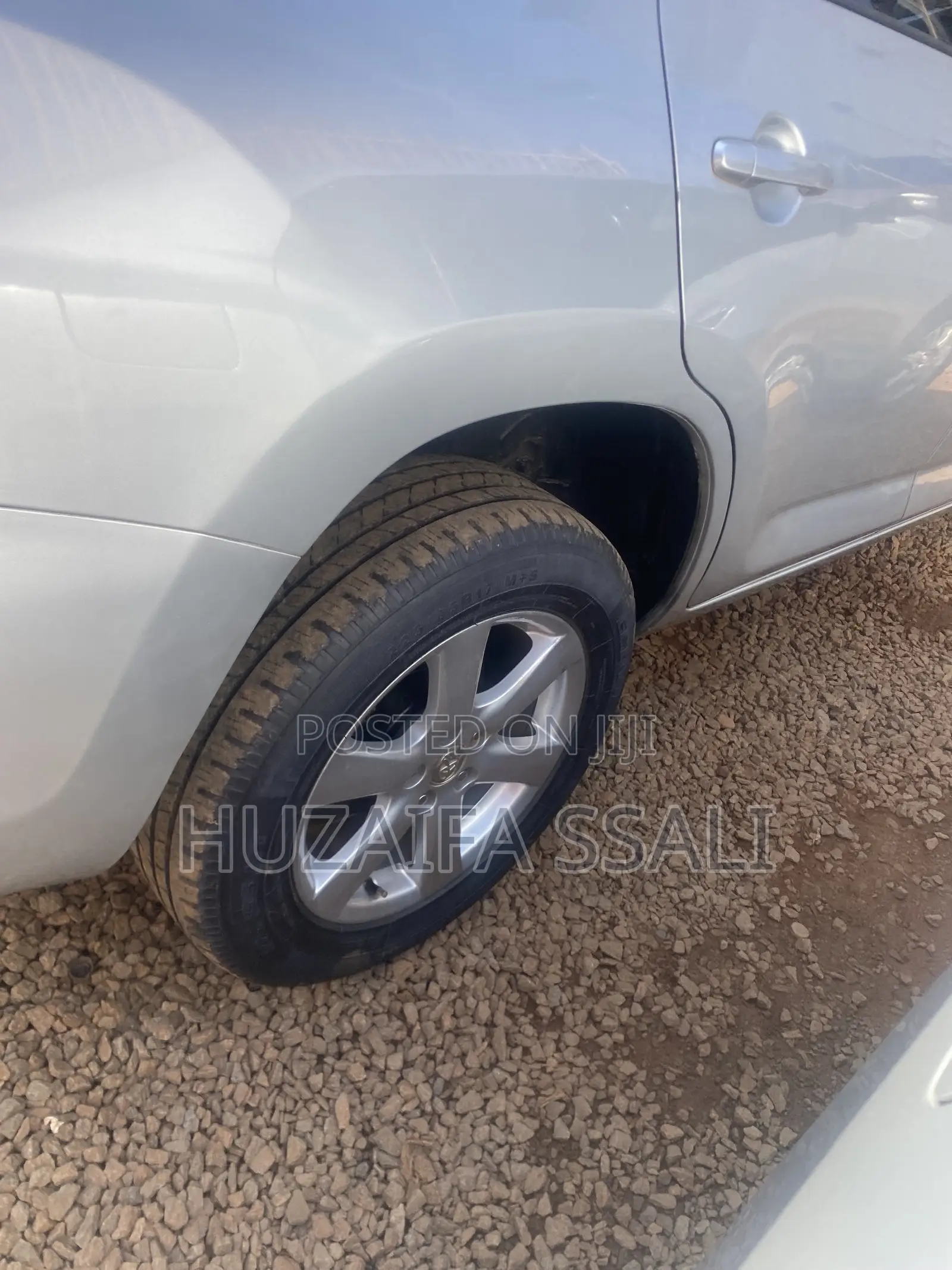 Toyota Vanguard 2011 White