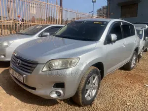 Toyota Vanguard 2011 White