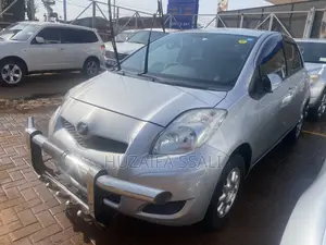Toyota Vitz 2015 White