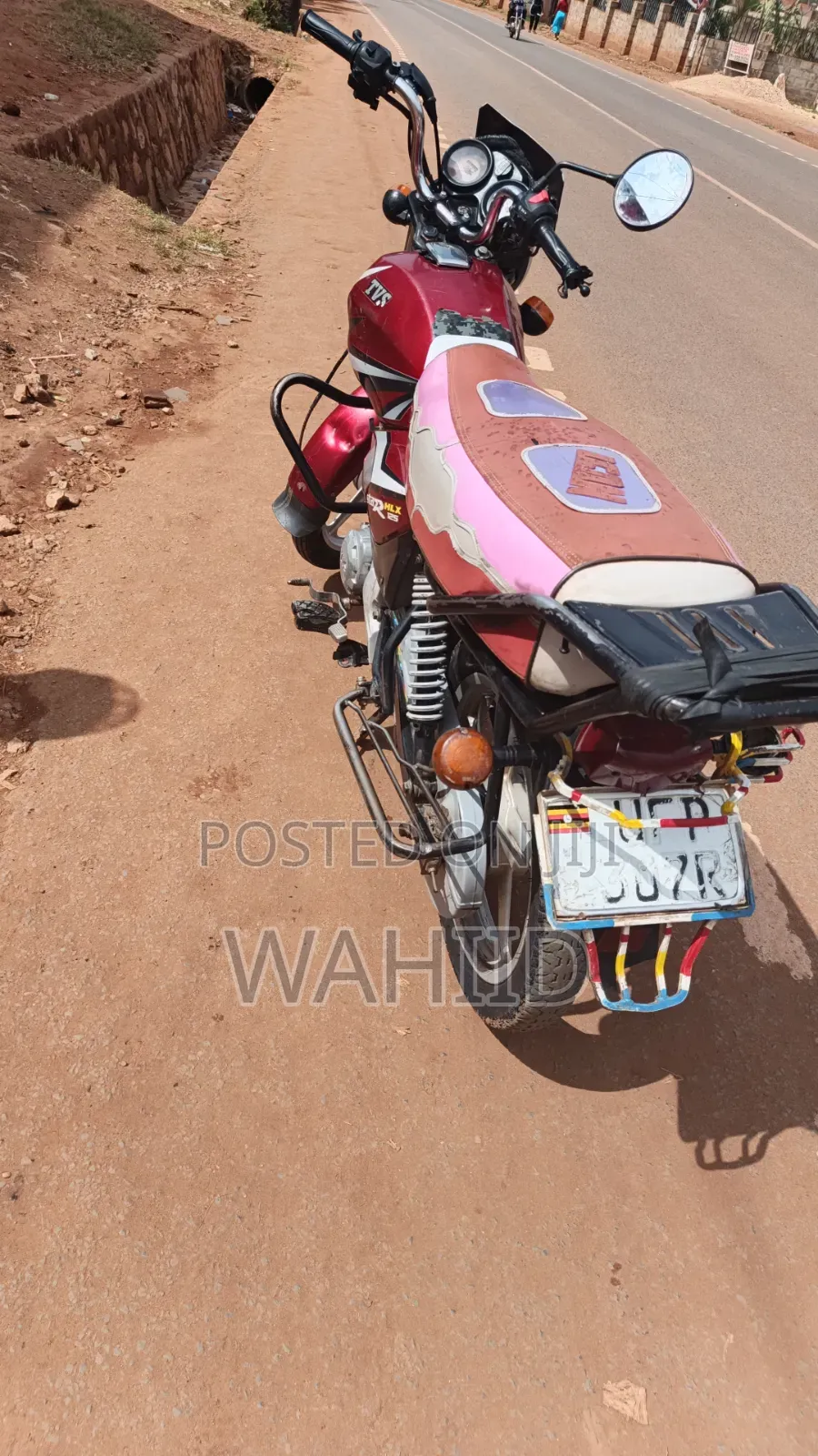 TVS HLX 125 2023 Red