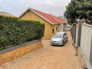 3bdrm Bungalow in Kira-Nsasa for rent