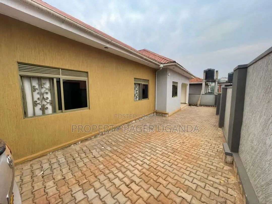 3bdrm Bungalow in Kira-Nsasa for rent