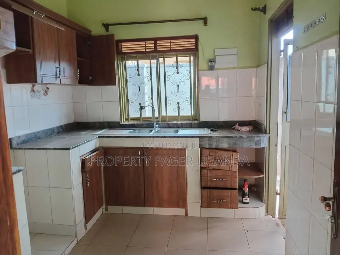 3bdrm Bungalow in Kira-Nsasa for rent