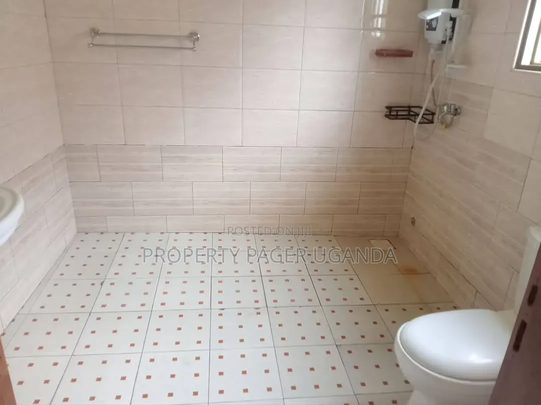 3bdrm Bungalow in Kira-Nsasa for rent
