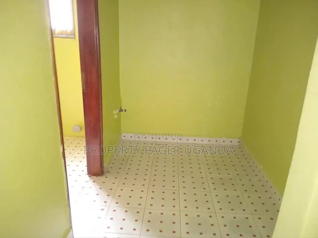 3bdrm Bungalow in Kira-Nsasa for rent