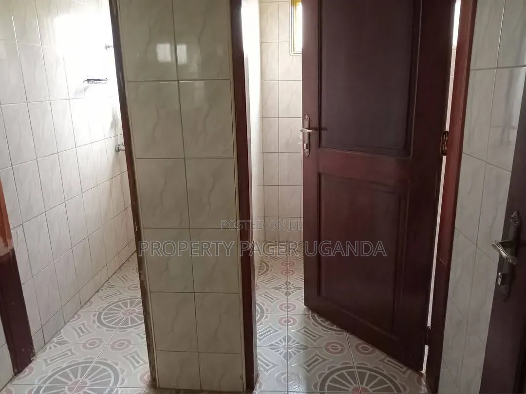 3bdrm Bungalow in Kira-Nsasa for rent