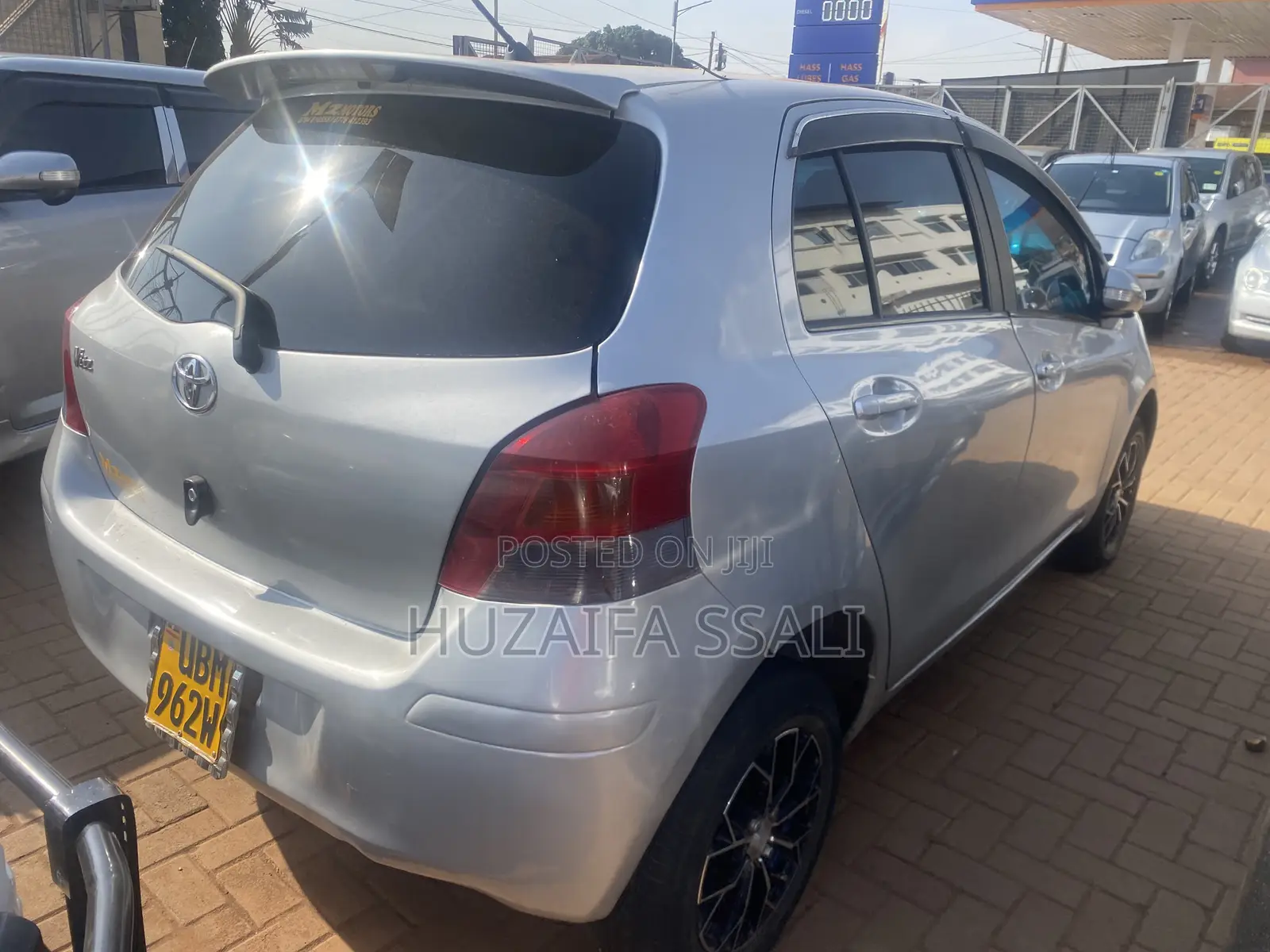 Toyota Vitz 2010 White