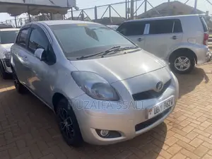 Toyota Vitz 2010 White