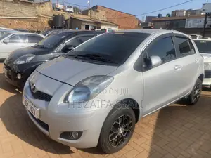 Toyota Vitz 2010 White