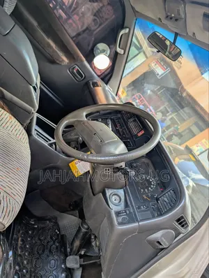 Toyota Grand HiAce 1999 Gold