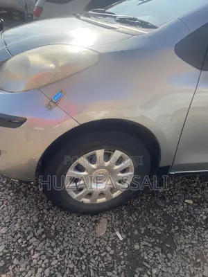Toyota Vitz 2010 Silver
