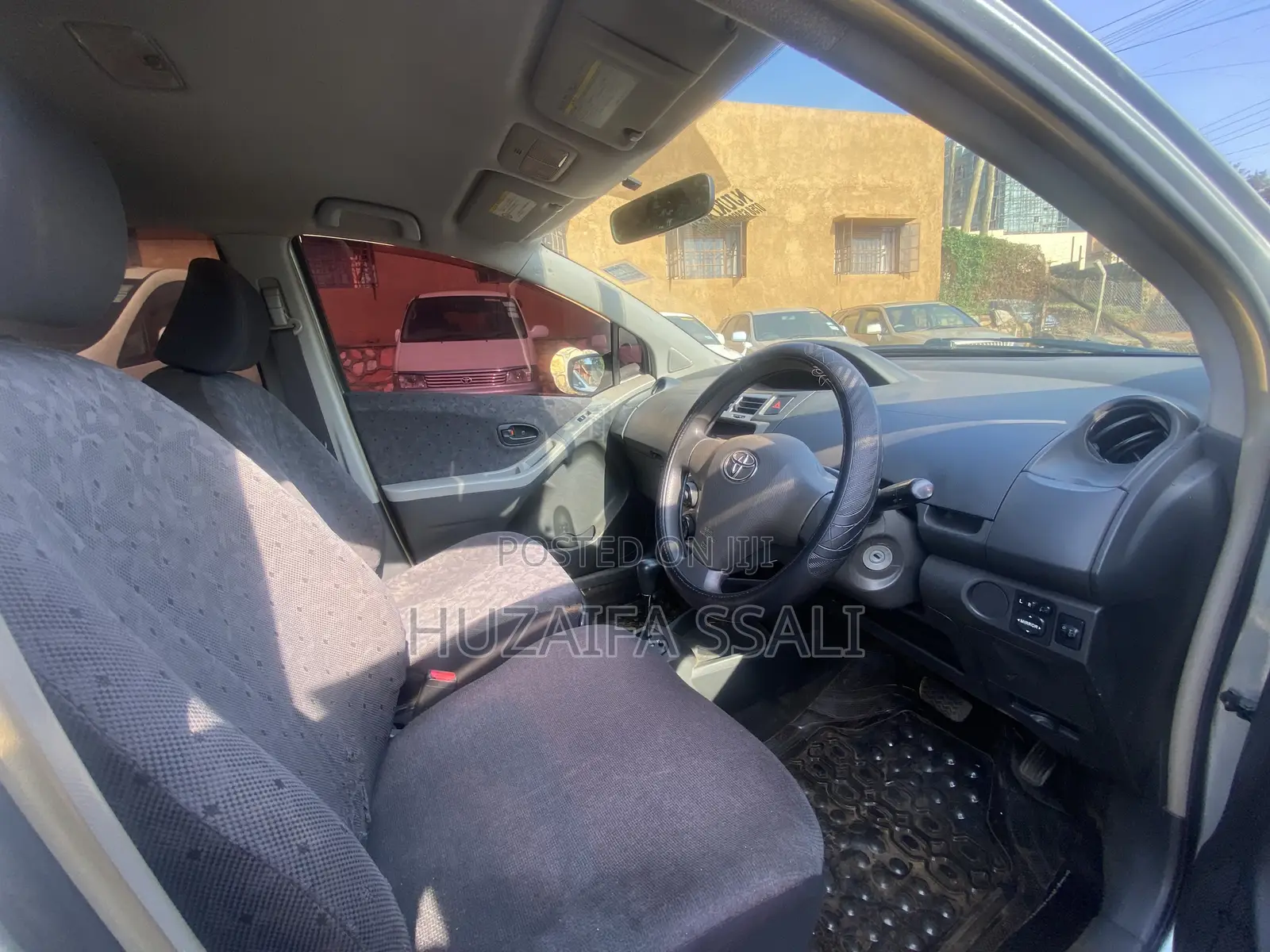 Toyota Vitz 2010 Silver