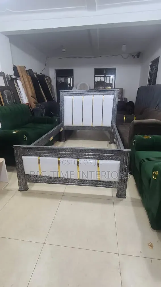 4x6 White Leather Cushioned Bed With Gold Sticker Stripes