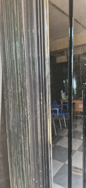 Glass 8mm Laminated Black 7ft X 10ft
