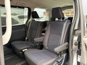 Toyota Noah 2.0 FWD (7 Seater) 2015 Silver