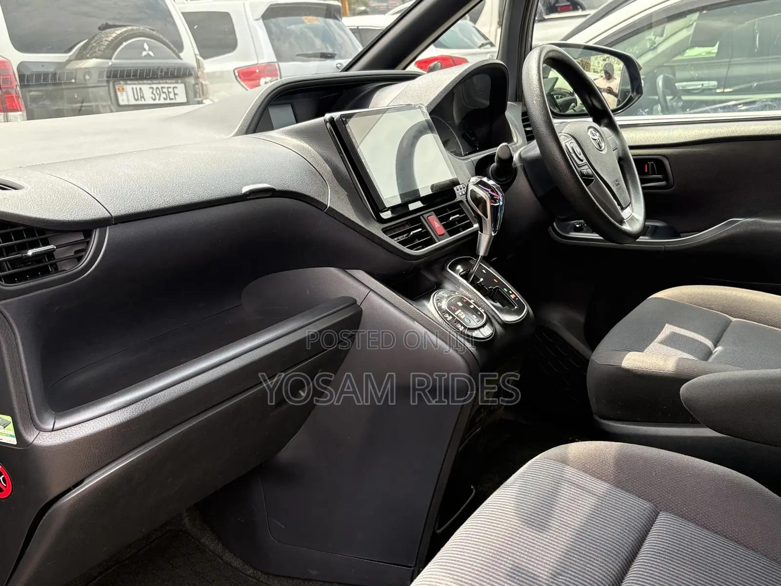 Toyota Noah 2.0 FWD (7 Seater) 2015 Silver