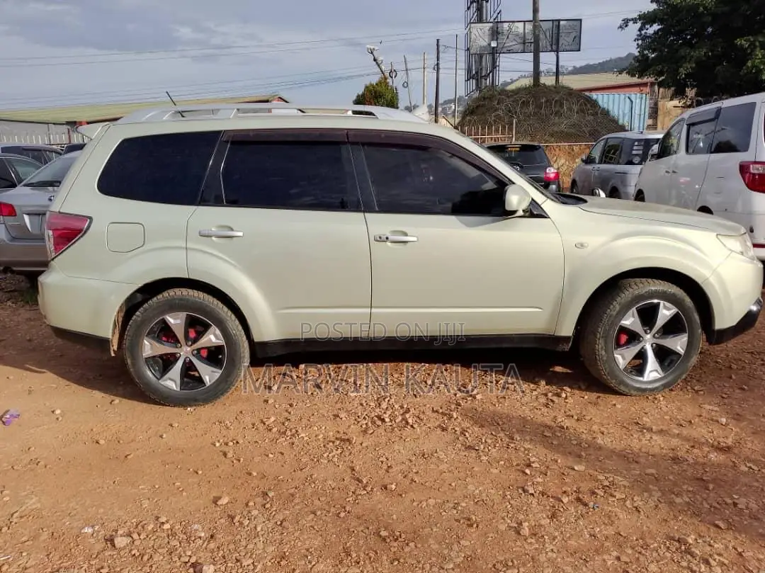 Subaru Forester 2010 Gold