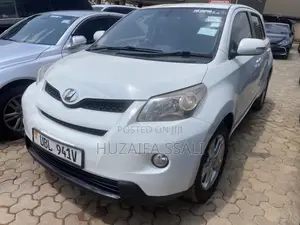 Toyota IST 2008 White