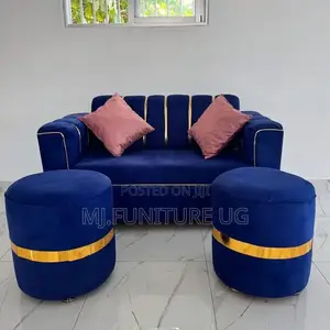NYC Looking 2seater With 1 Pouf N Cushions