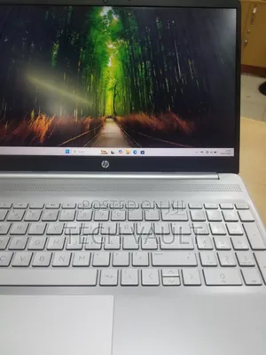 New Laptop HP 15-dw1197nia 16GB Intel Core i5 SSD 256GB