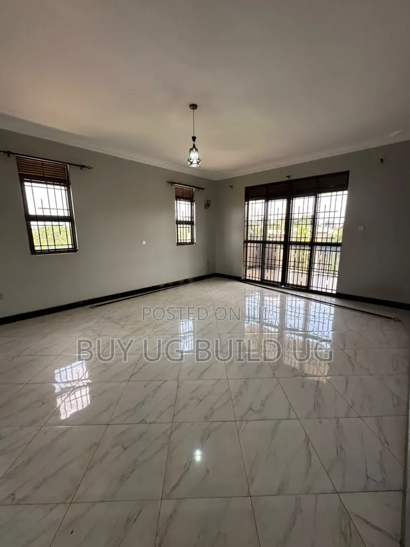 5bdrm Duplex in Kasangati Kira Road, Division B for sale