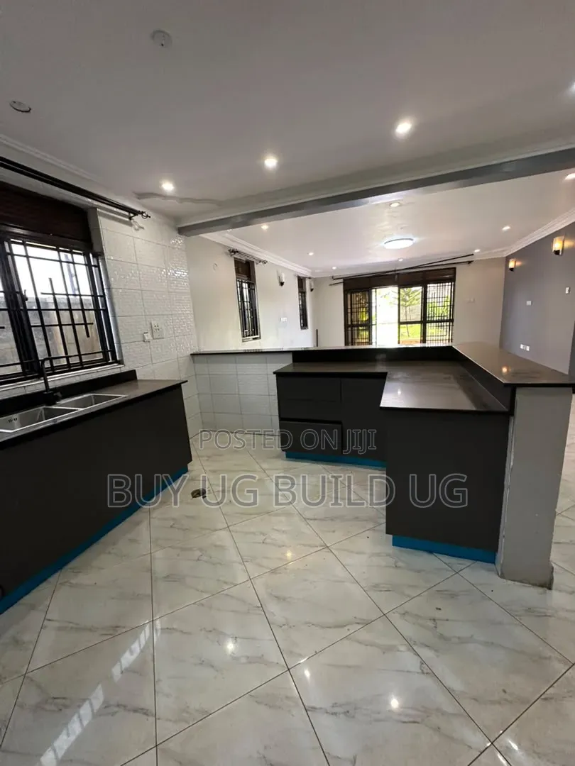 5bdrm Duplex in Kasangati Kira Road, Division B for sale