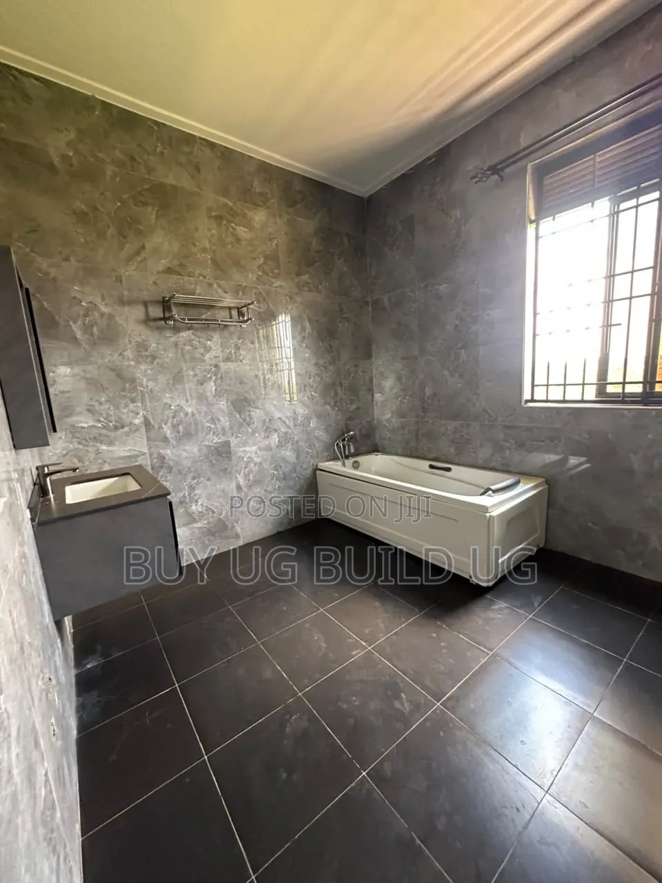 5bdrm Duplex in Kasangati Kira Road, Division B for sale