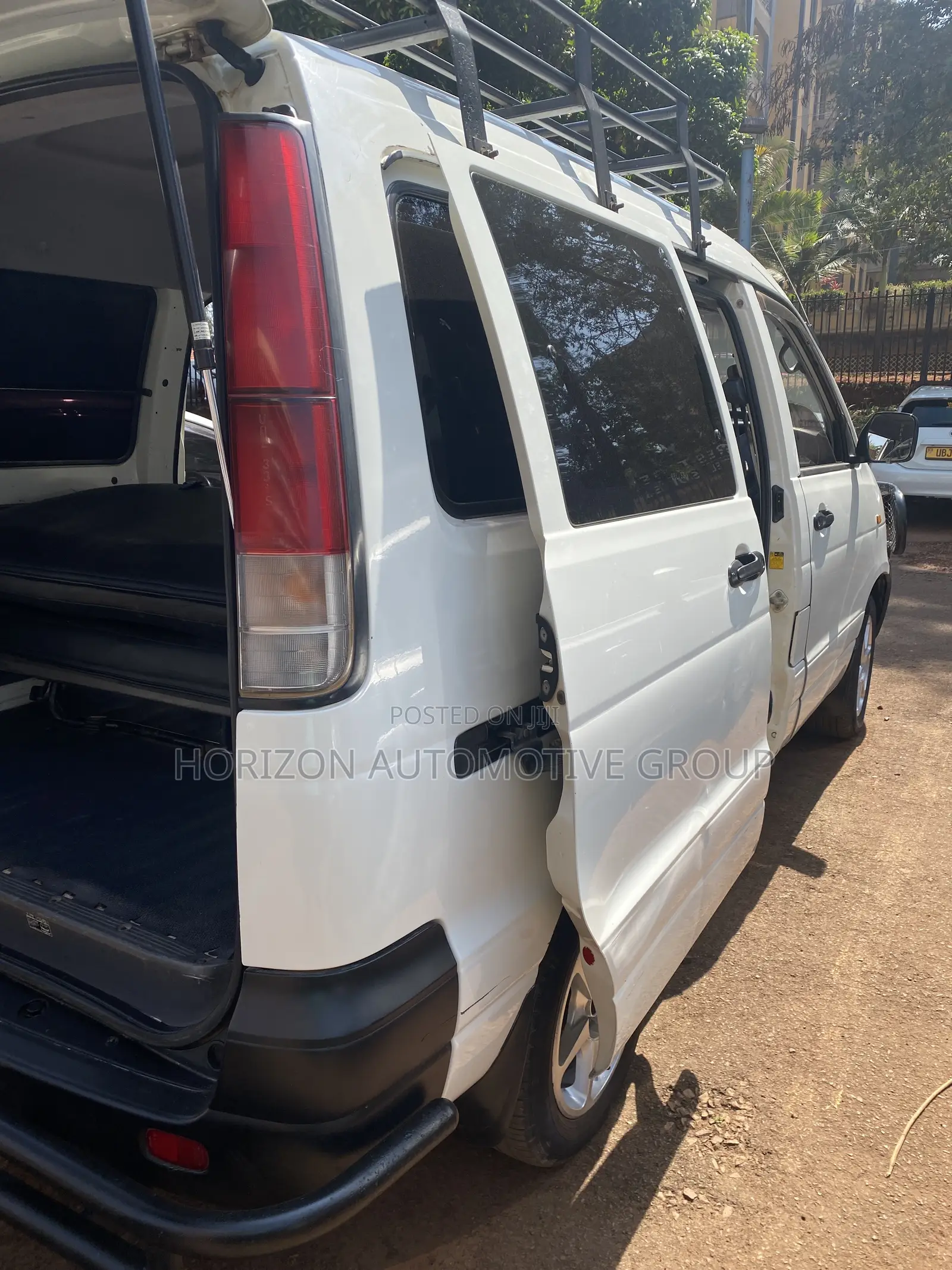 Toyota Noah 2.0 AWD (8 Seater) 2001 White