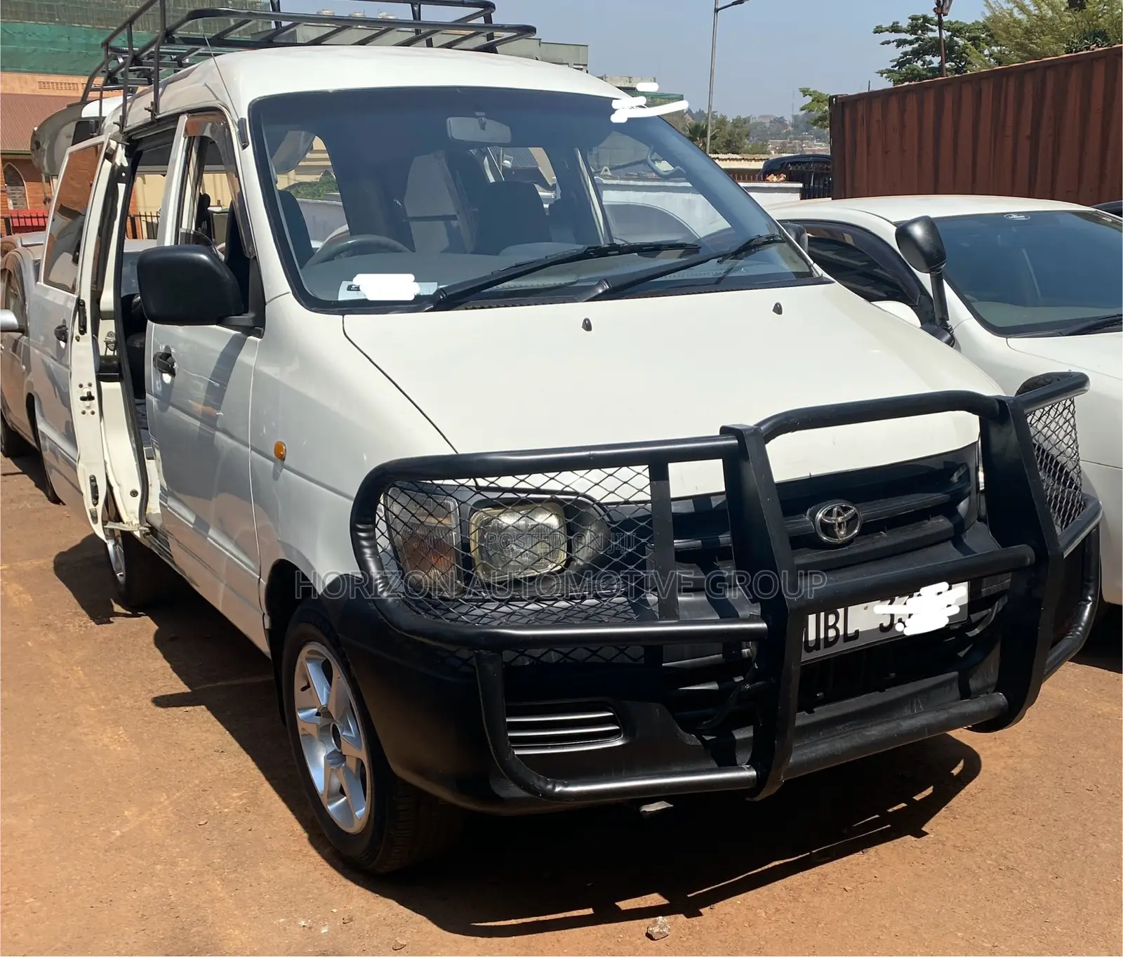 Toyota Noah 2.0 AWD (8 Seater) 2001 White