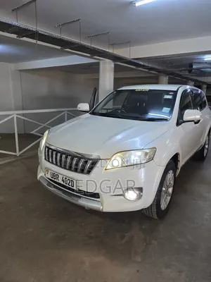 Toyota Vanguard 2012 White