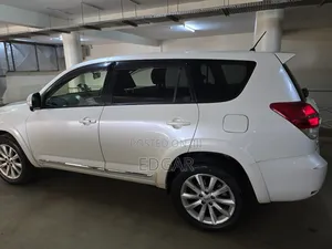 Toyota Vanguard 2012 White