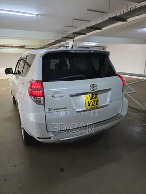 Toyota Vanguard 2012 White