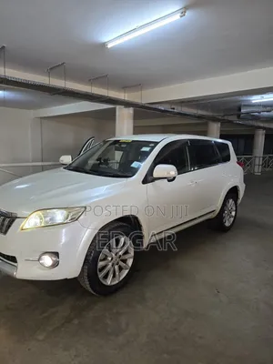 Toyota Vanguard 2012 White