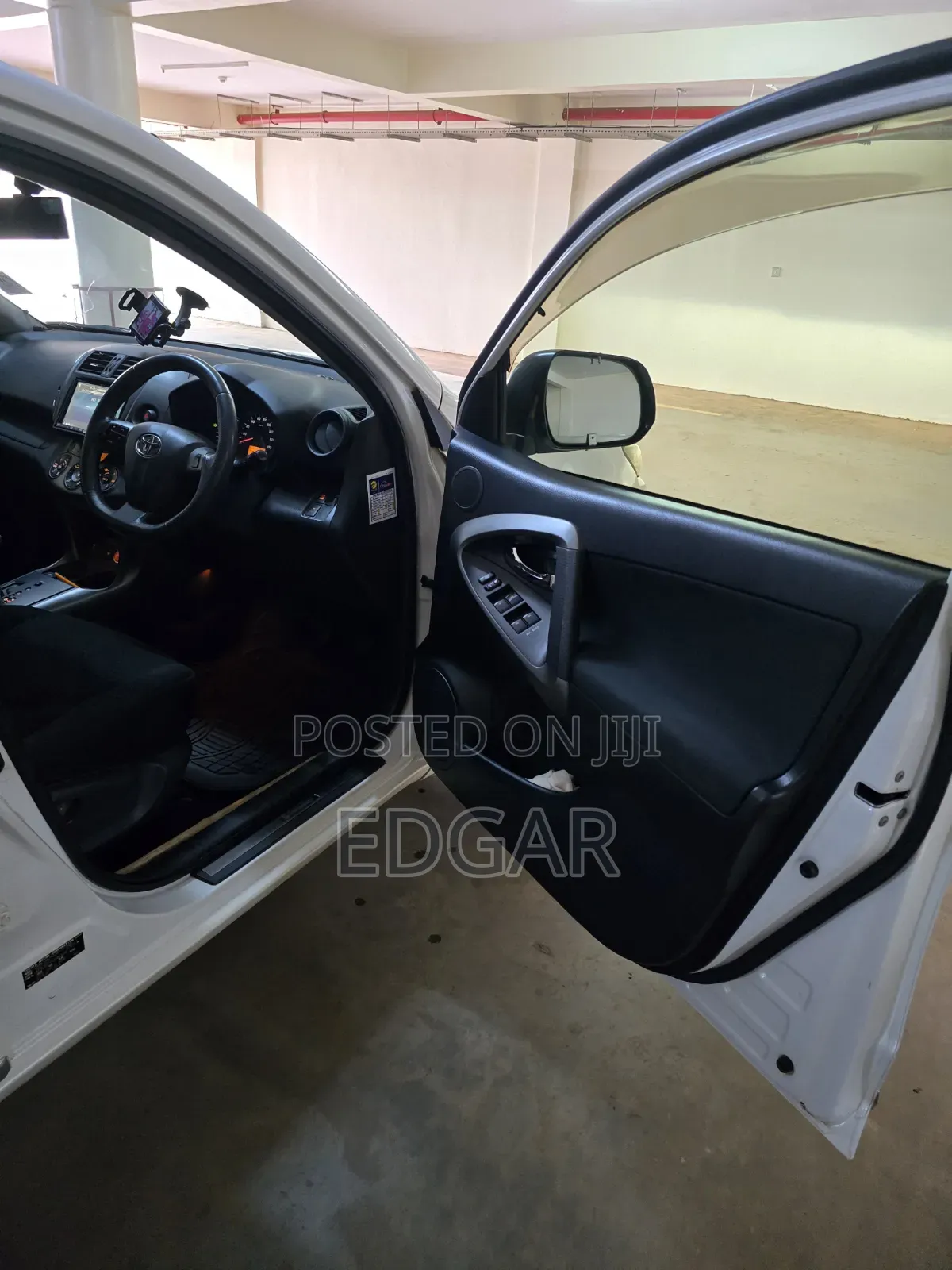 Toyota Vanguard 2012 White