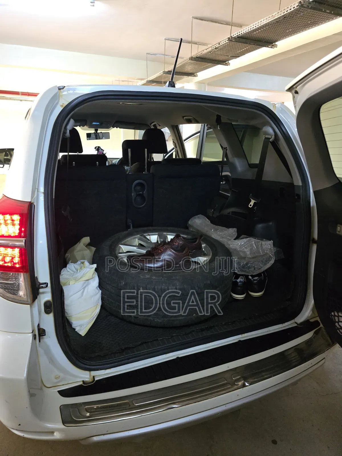 Toyota Vanguard 2012 White