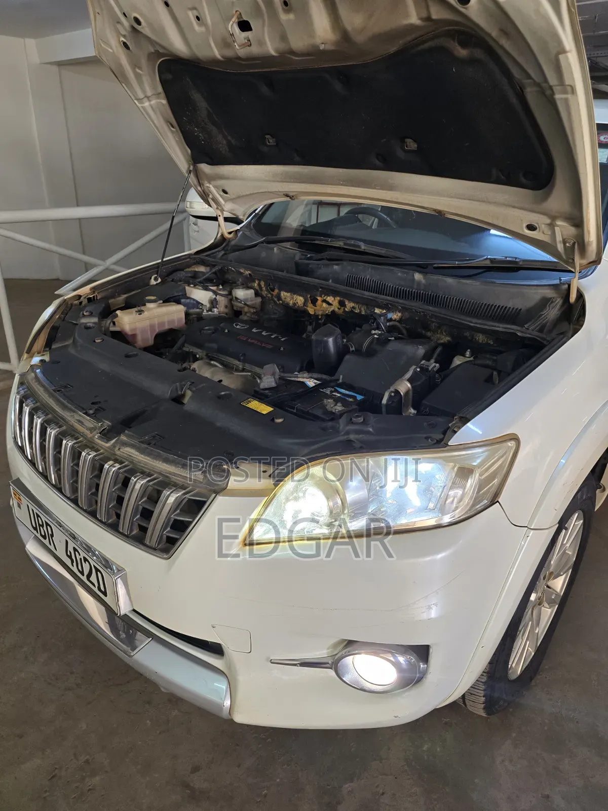 Toyota Vanguard 2012 White