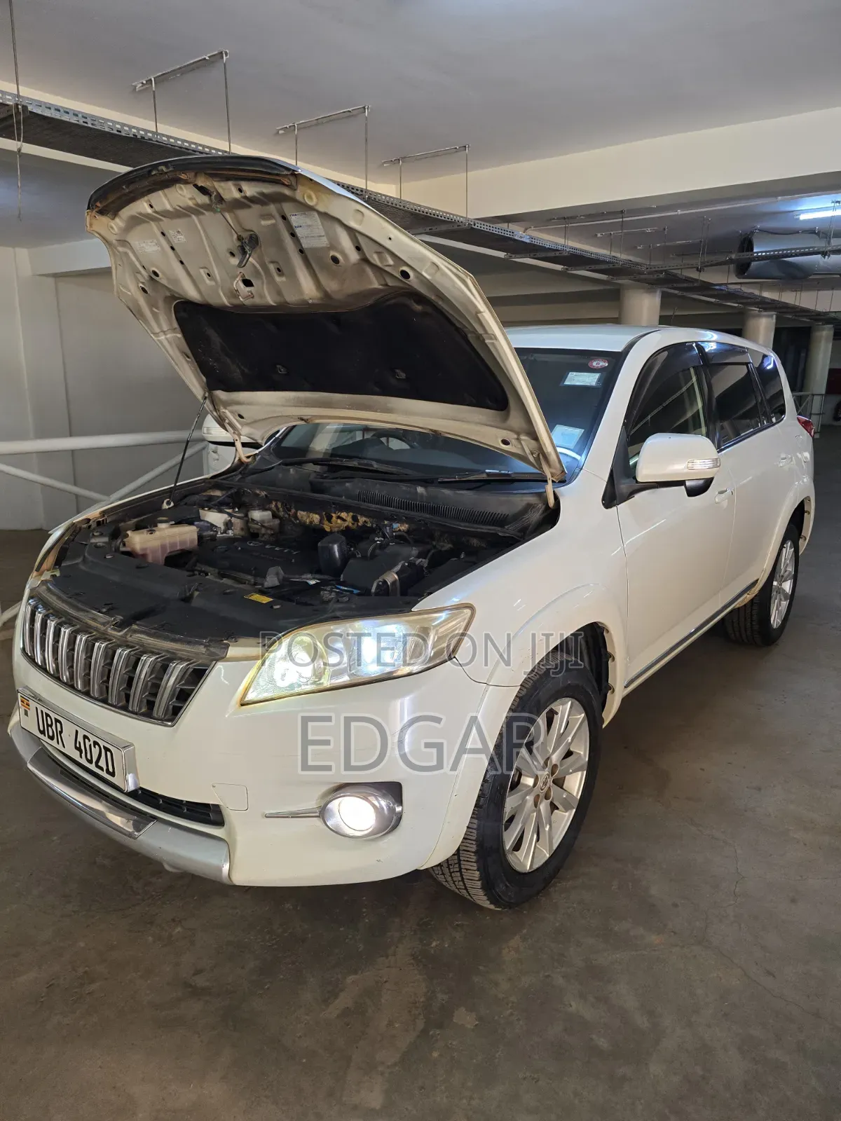 Toyota Vanguard 2012 White