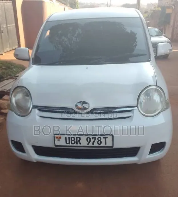 Toyota Sienta 2008 White