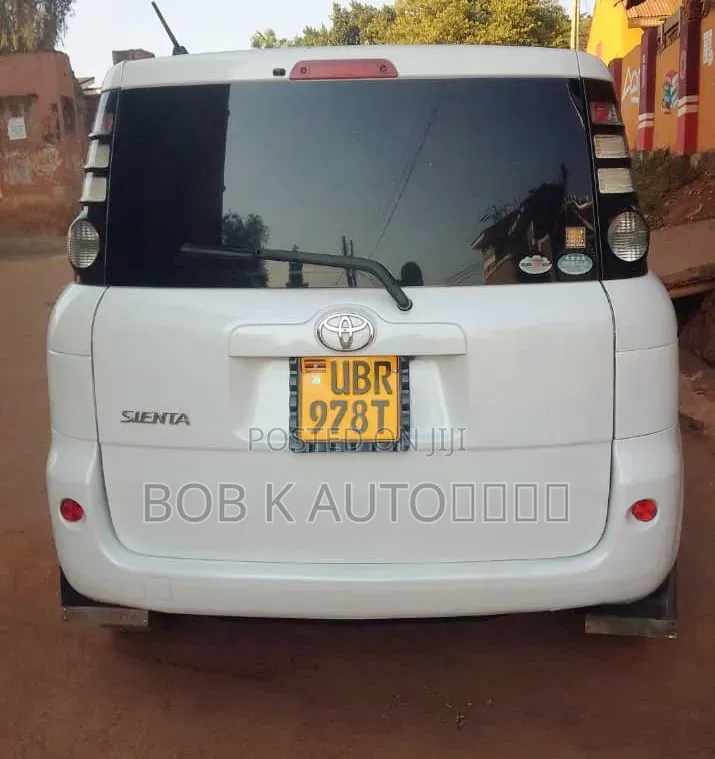Toyota Sienta 2008 White