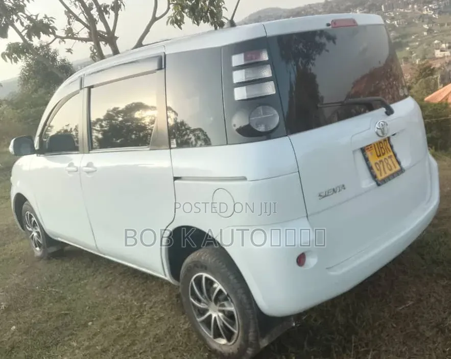 Toyota Sienta 2008 White