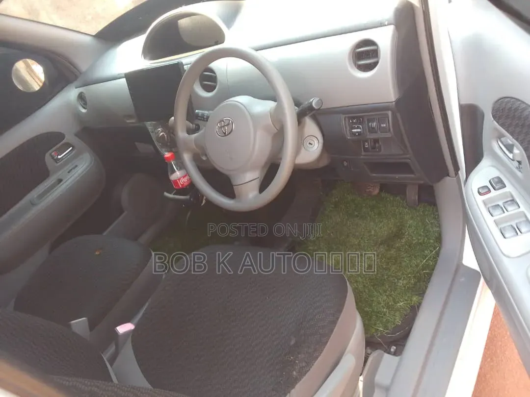 Toyota Sienta 2008 White
